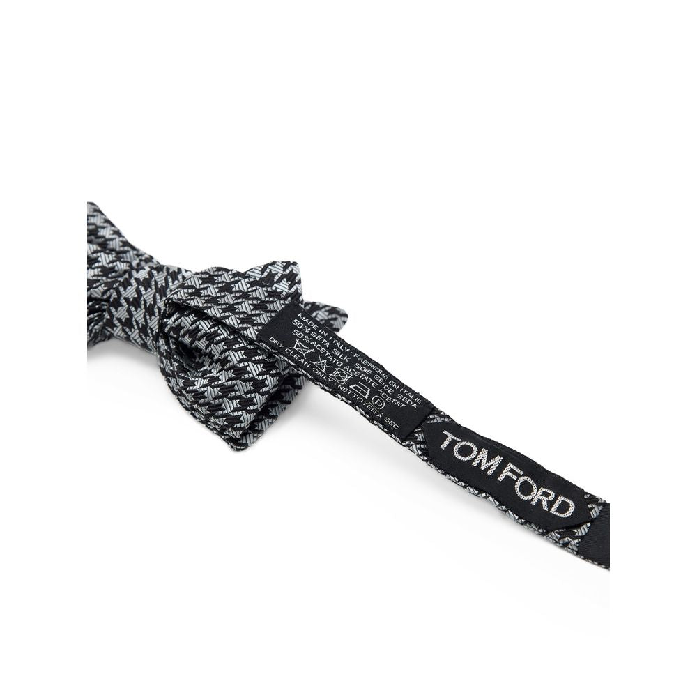 Tom Ford Gray Silk Bowtie - Elevate Your Evening Elegance
