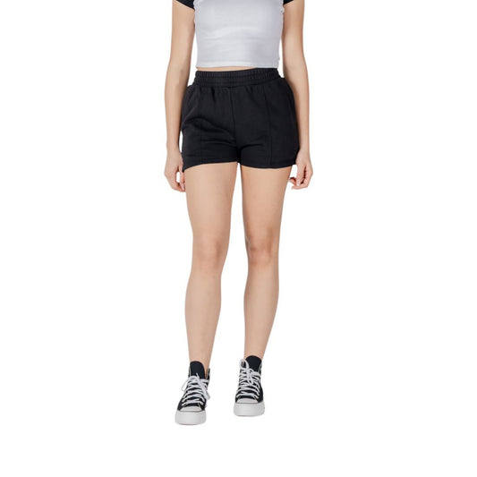 Converse STAR CHEVRON SHORT Black Cotton Bermuda Shorts